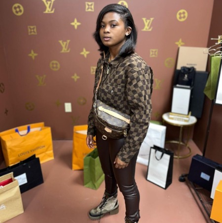 Iviona Hatch lives a luxurious life having a net worth of $1.5 million. 